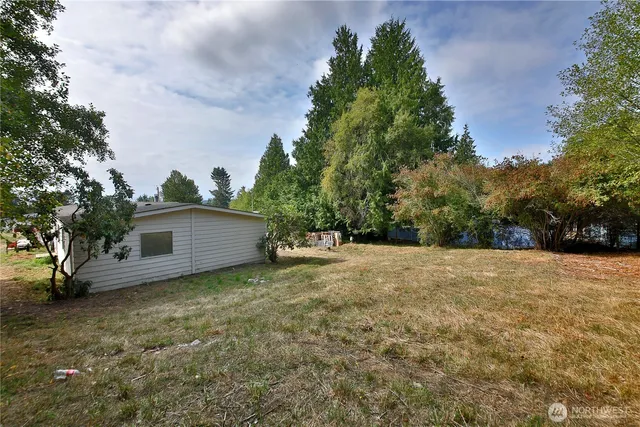 a view of a backyard of the house