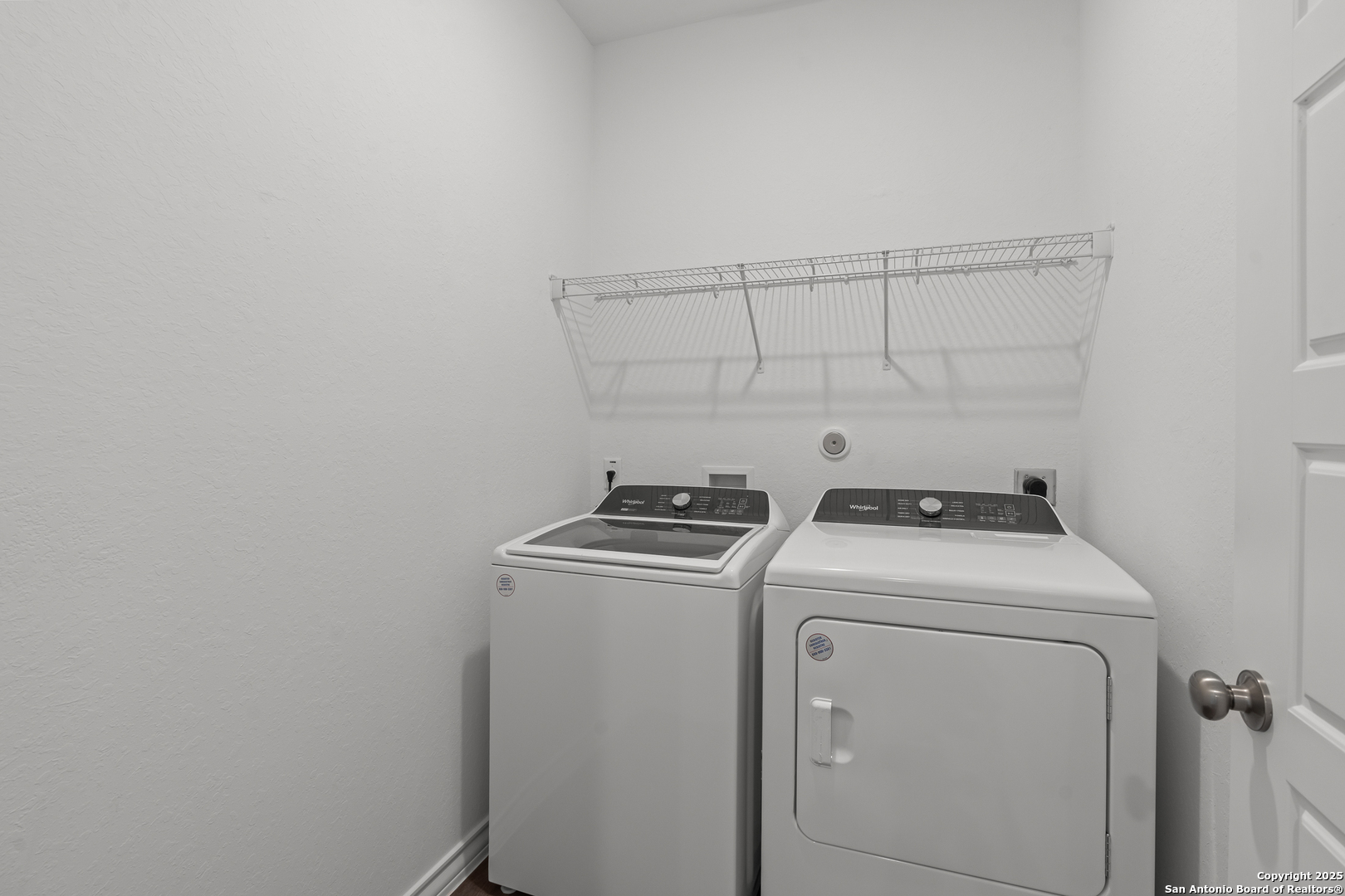 4141 Bermuda Lane Seguin, TX 78155 - Photo 19 of 28 a utility room with dryer and washer