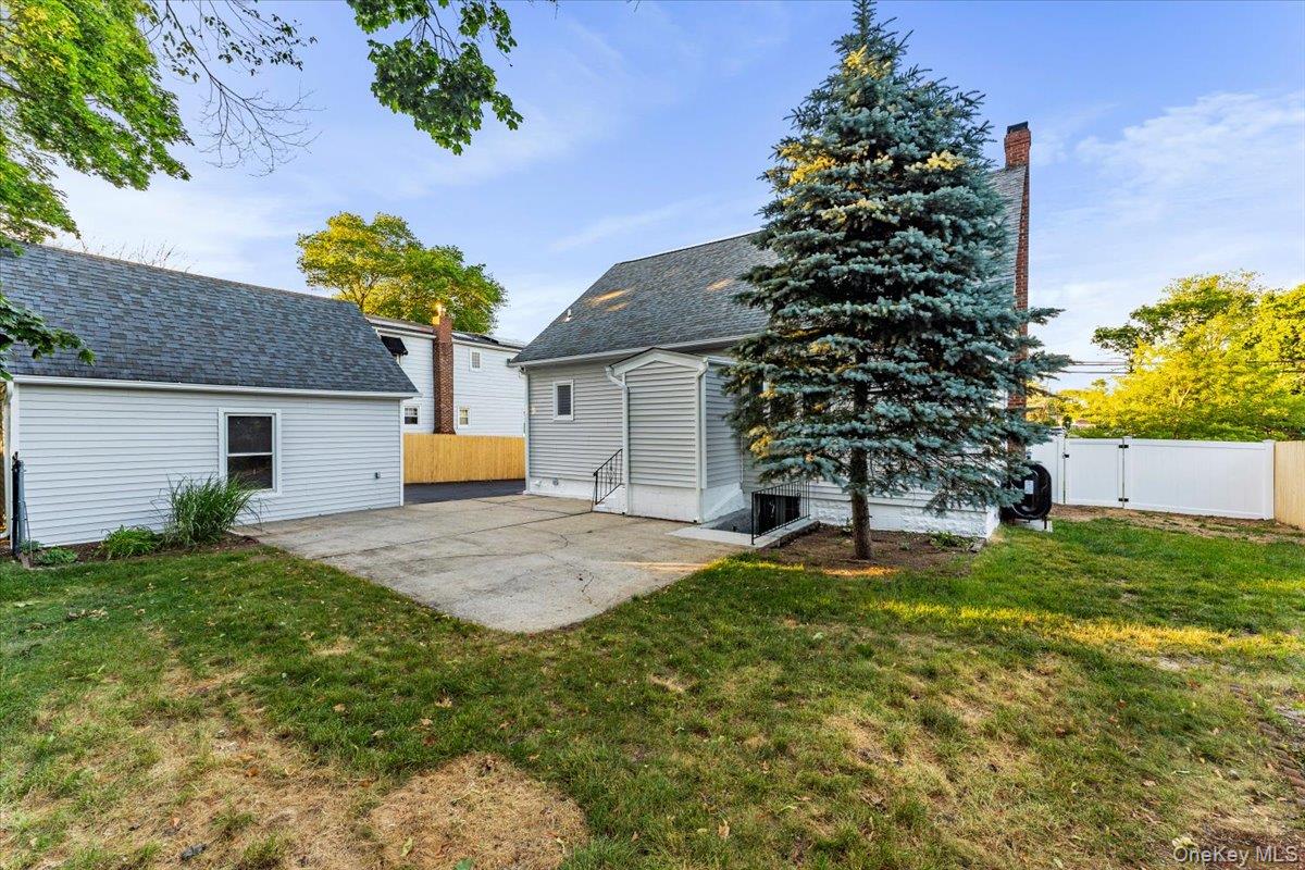 41 Oregon Road South West Babylon, NY 11704 - Photo 27 of 31