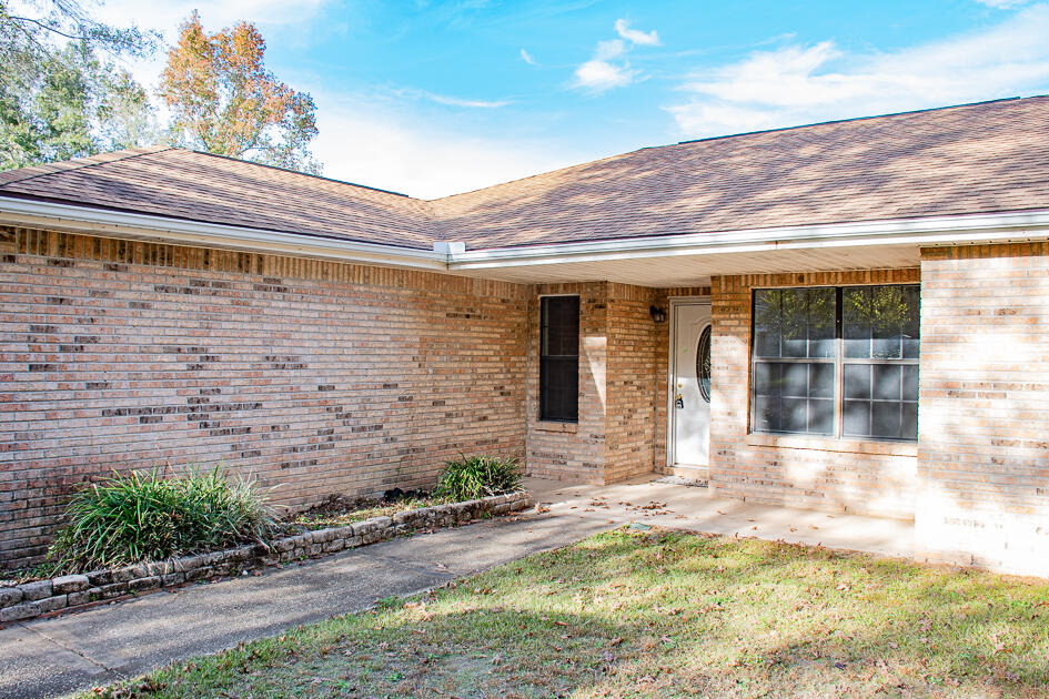 112 Golf Course Drive Crestview, FL 32536 - Photo 2 of 23 LSP_5767