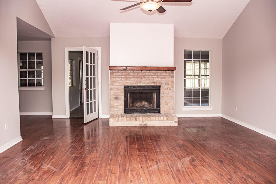 112 Golf Course Drive Crestview, FL 32536 - Photo 3 of 23 LSP_5775