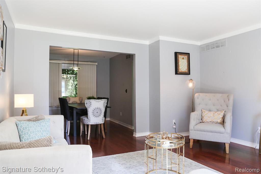 28188 Yorktown Road Farmington Hills, MI 48331 - Photo 7 of 20
