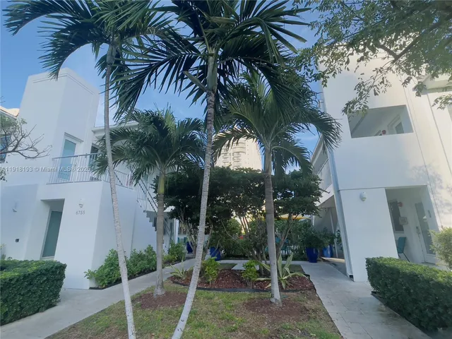 $1,850 | 6755 Harding Avenue, Unit 830, Miami Beach, FL 33141