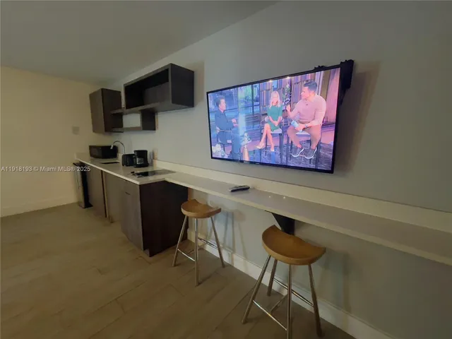 $1,850 | 6755 Harding Avenue, Unit 830, Miami Beach, FL 33141