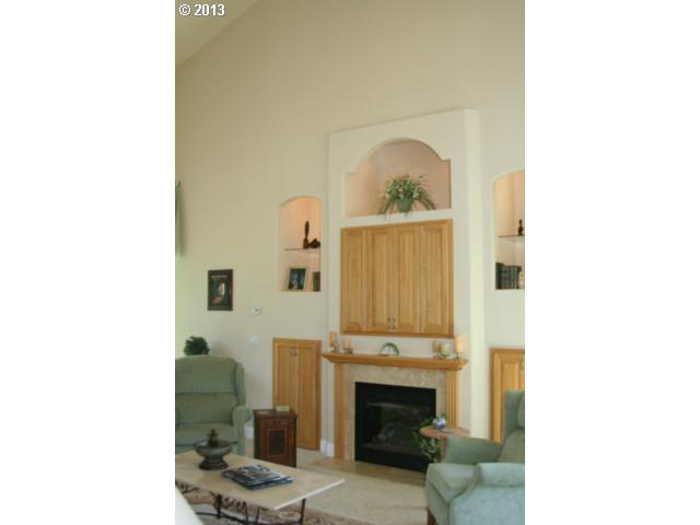 93997 Marcola Road Marcola, OR 97454 - Photo 8 of 16 Fireplace Propane