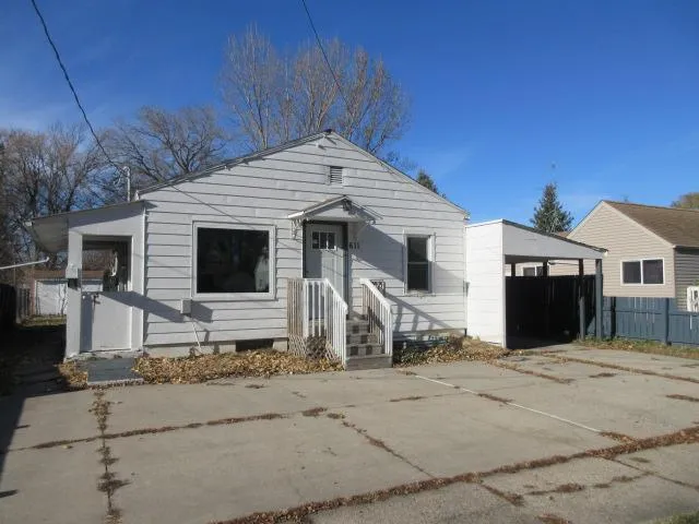 $130,000 | 611 15th Street North, Moorhead, MN 56560