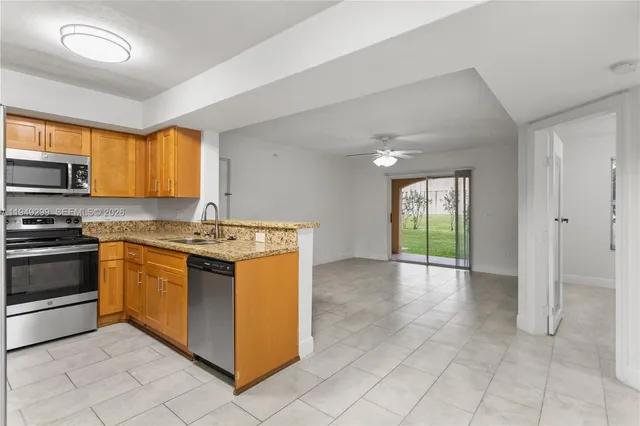 $2,050 | 5590 Northwest 61st Street, Unit 812, Coconut Creek, FL 33073