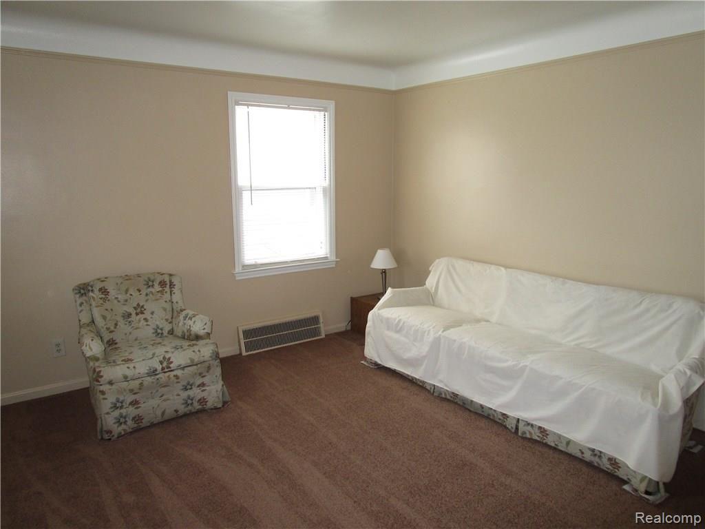 8265 Stephens Road Center Line, MI 48015 - Photo 8 of 10 IMG_0463.JPG