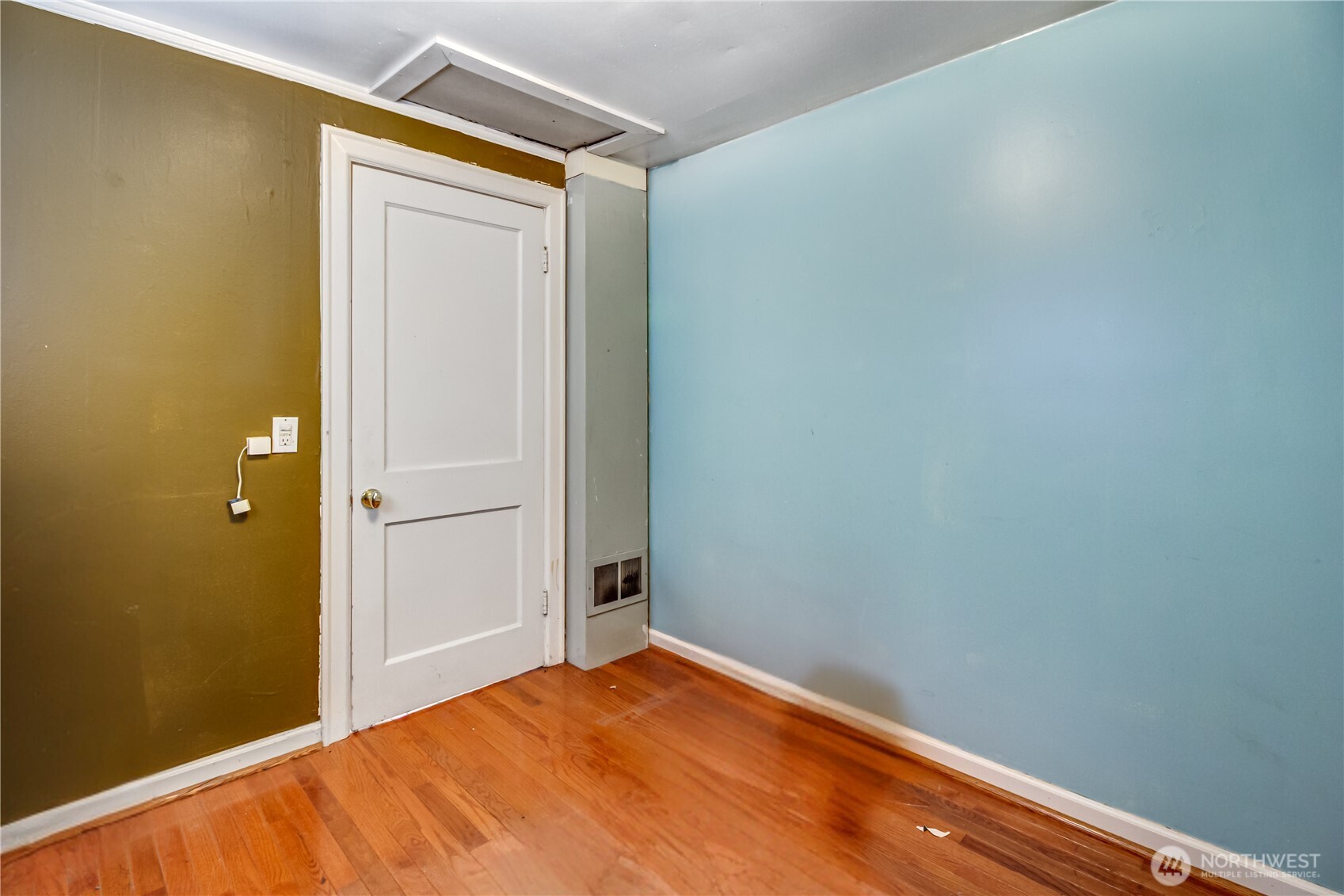 9817 35th Avenue Southwest Seattle, WA 98126 - Photo 5 of 25 a view of empty room