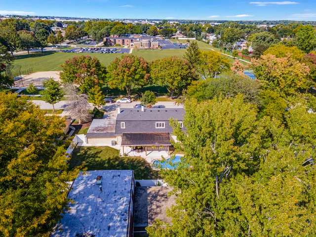 a view of an outdoor space