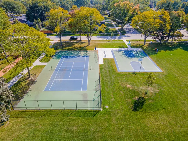 $699,000 | 1817 East Maya Lane, Mount Prospect, IL 60056