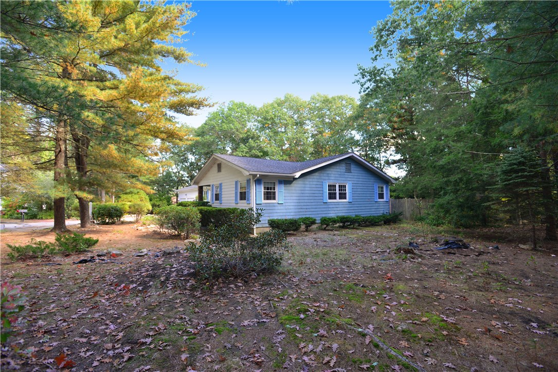 1 Crocus Court Coventry, RI 02816 - Photo 4 of 23 Gallery Image 4