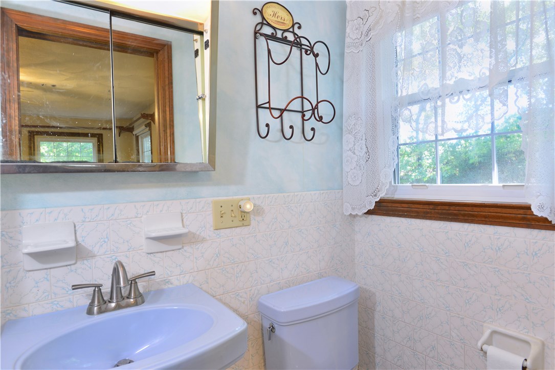 1 Crocus Court Coventry, RI 02816 - Photo 5 of 23 Gallery Image 5