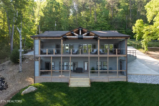 $950,000 | 4290 River Road, Ten Mile, TN 37880