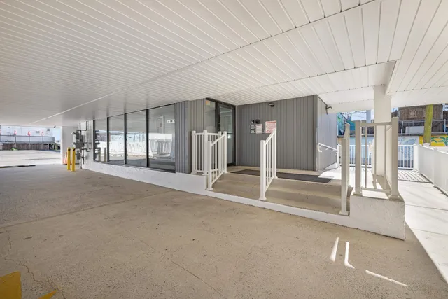 a view of entryway with an outdoor space