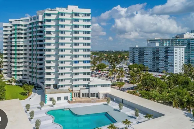 $550,000 | 5255 Collins Avenue, Unit 11B, Miami Beach, FL 33140