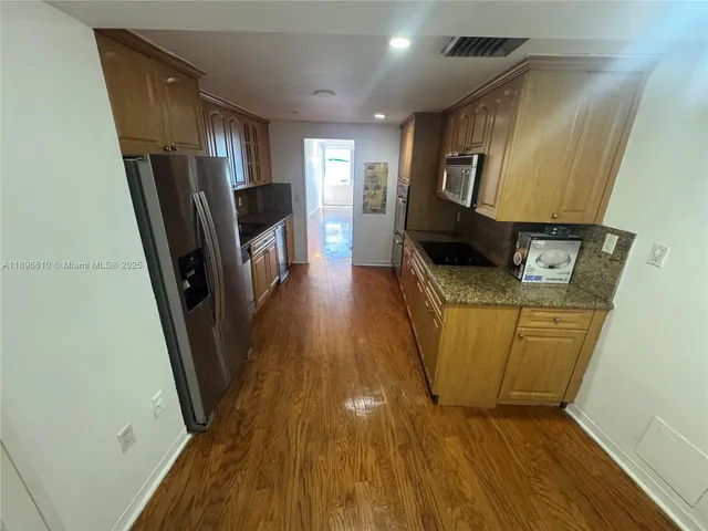 $550,000 | 5255 Collins Avenue, Unit 11B, Miami Beach, FL 33140