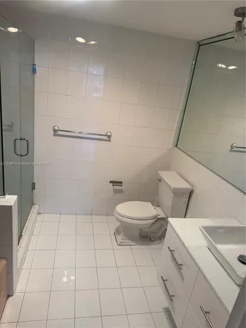 $550,000 | 5255 Collins Avenue, Unit 11B, Miami Beach, FL 33140