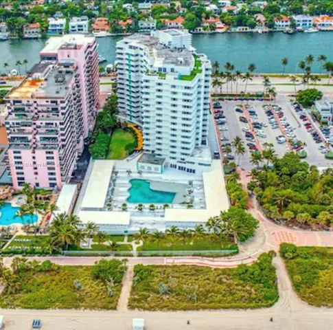 $550,000 | 5255 Collins Avenue, Unit 11B, Miami Beach, FL 33140