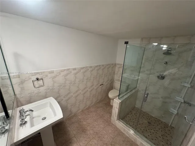 $550,000 | 5255 Collins Avenue, Unit 11B, Miami Beach, FL 33140