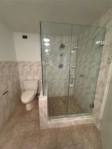 $550,000 | 5255 Collins Avenue, Unit 11B, Miami Beach, FL 33140