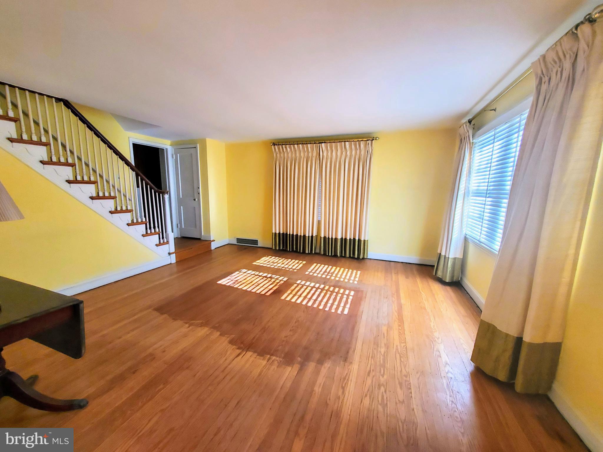 109 Congress Avenue Springfield, PA 19064 - Photo 3 of 19 Living Room