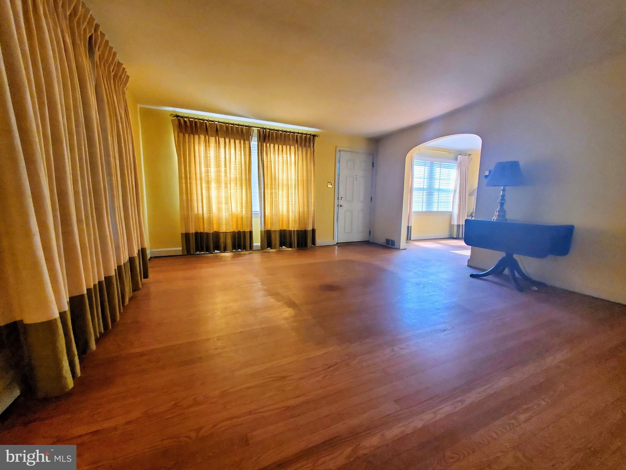 109 Congress Avenue Springfield, PA 19064 - Photo 4 of 19 Living Room