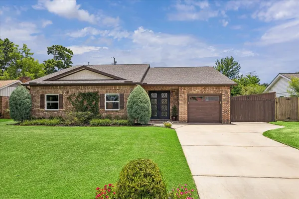 $779,000 | 4211 Marlborough Drive, Houston, TX 77092