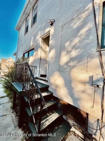 a picture of a building