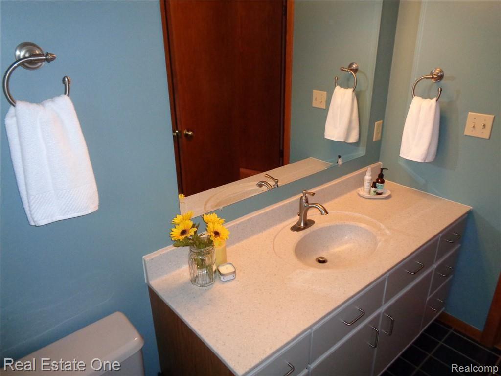 9590 Ridge Top Trail Clarkston, MI 48348 - Photo 39 of 80 Vanity view from other angle