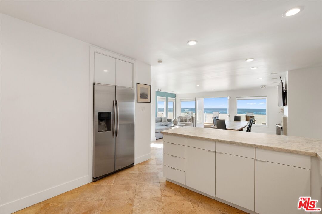 6419 Ocean Front Walk Playa del Rey, CA 90293 - Photo 25 of 57