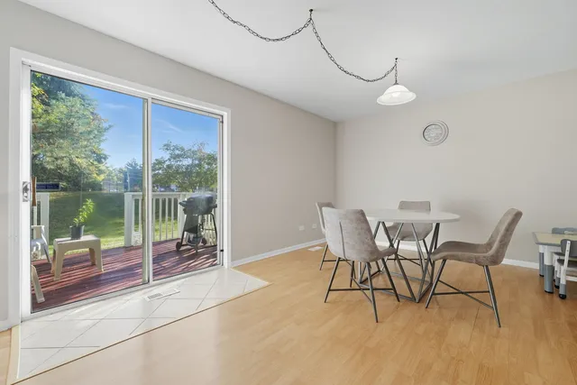 $270,000 | 93 Berkshire Court, Gurnee, IL 60031