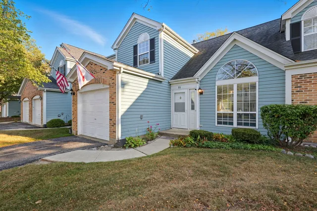 $270,000 | 93 Berkshire Court, Gurnee, IL 60031