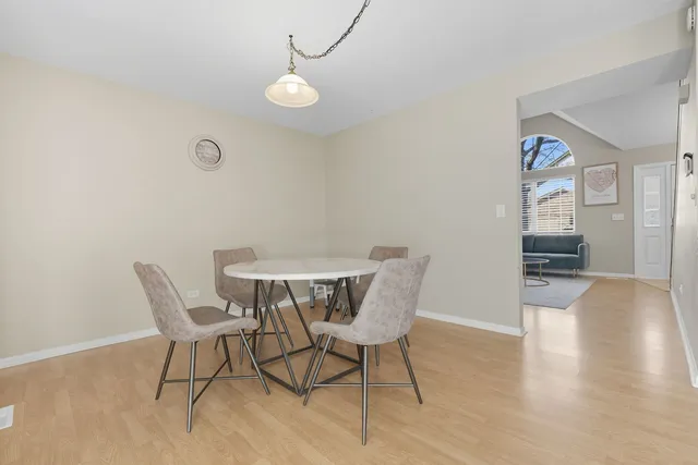 $270,000 | 93 Berkshire Court, Gurnee, IL 60031