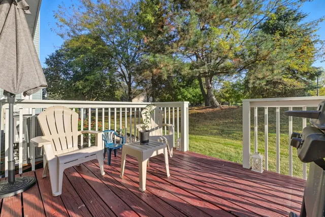 $270,000 | 93 Berkshire Court, Gurnee, IL 60031