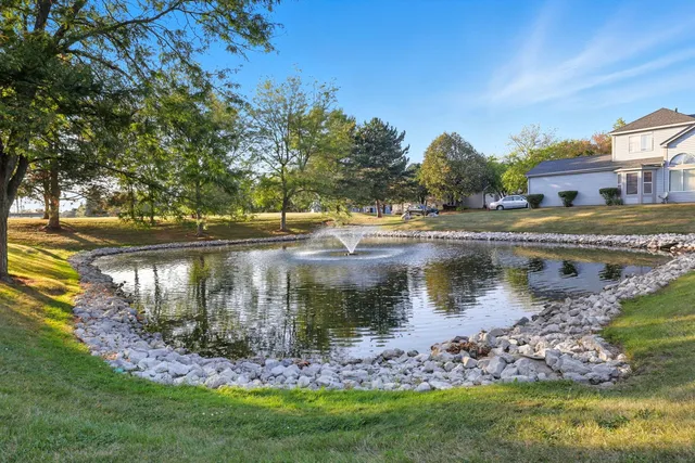 $270,000 | 93 Berkshire Court, Gurnee, IL 60031