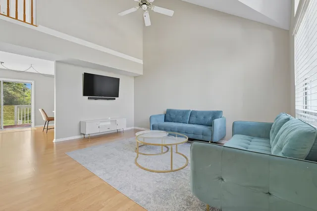 $270,000 | 93 Berkshire Court, Gurnee, IL 60031