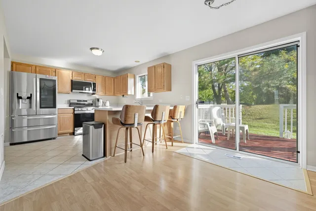 $270,000 | 93 Berkshire Court, Gurnee, IL 60031