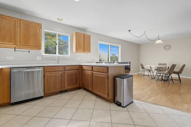 $270,000 | 93 Berkshire Court, Gurnee, IL 60031