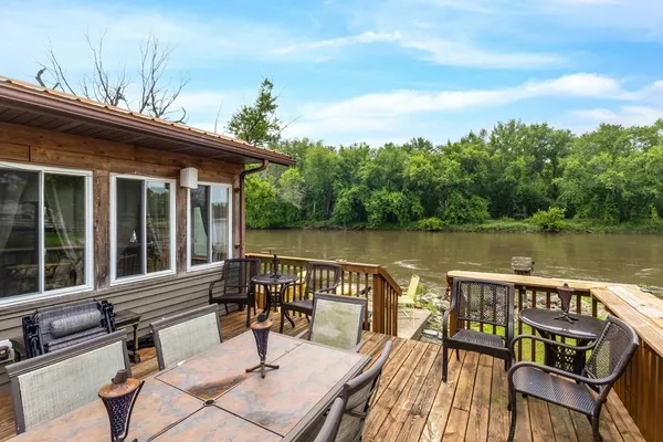 $325,000 | 18599 317th Street, Long Grove, IA 52756
