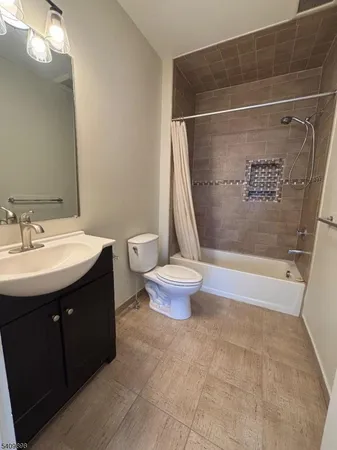 $2,500 | 69 Merchant Street, Unit 2, Newark, NJ 07105