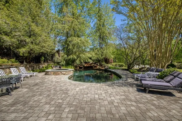 $3,000,000 | 1095 Stonegate Court, Roswell, GA 30075