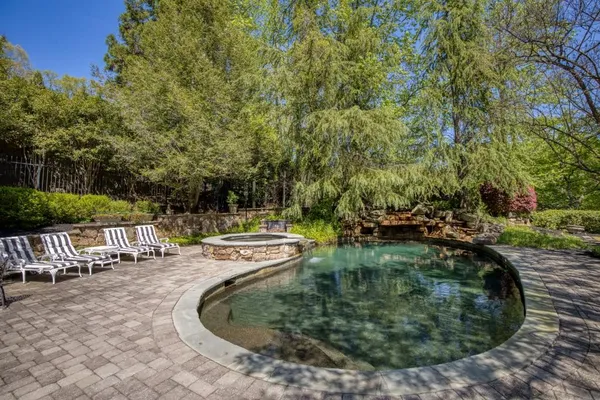 $3,000,000 | 1095 Stonegate Court, Roswell, GA 30075