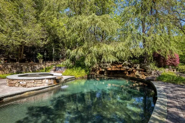 $3,000,000 | 1095 Stonegate Court, Roswell, GA 30075