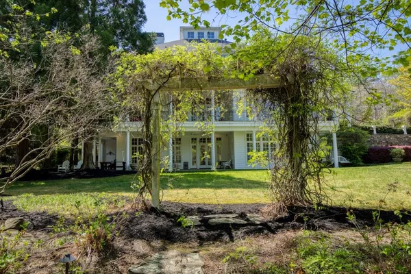 $3,000,000 | 1095 Stonegate Court, Roswell, GA 30075