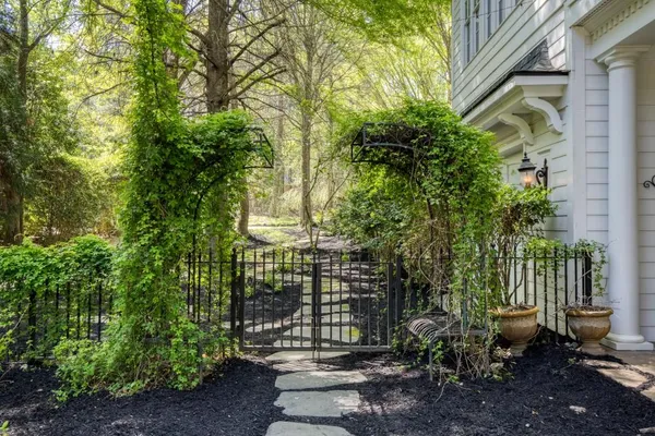 $3,000,000 | 1095 Stonegate Court, Roswell, GA 30075