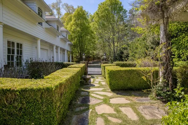 $3,000,000 | 1095 Stonegate Court, Roswell, GA 30075