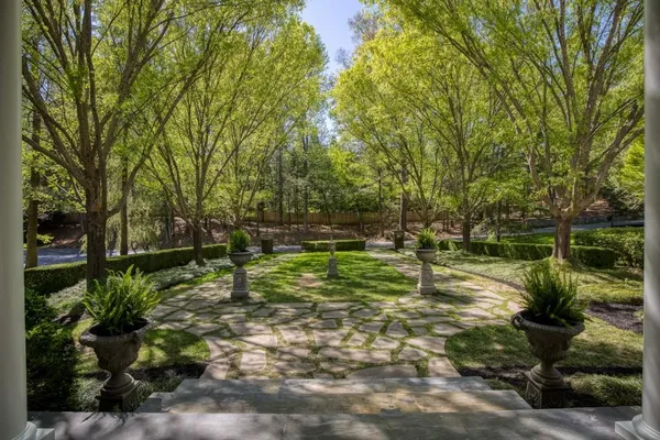 $3,000,000 | 1095 Stonegate Court, Roswell, GA 30075