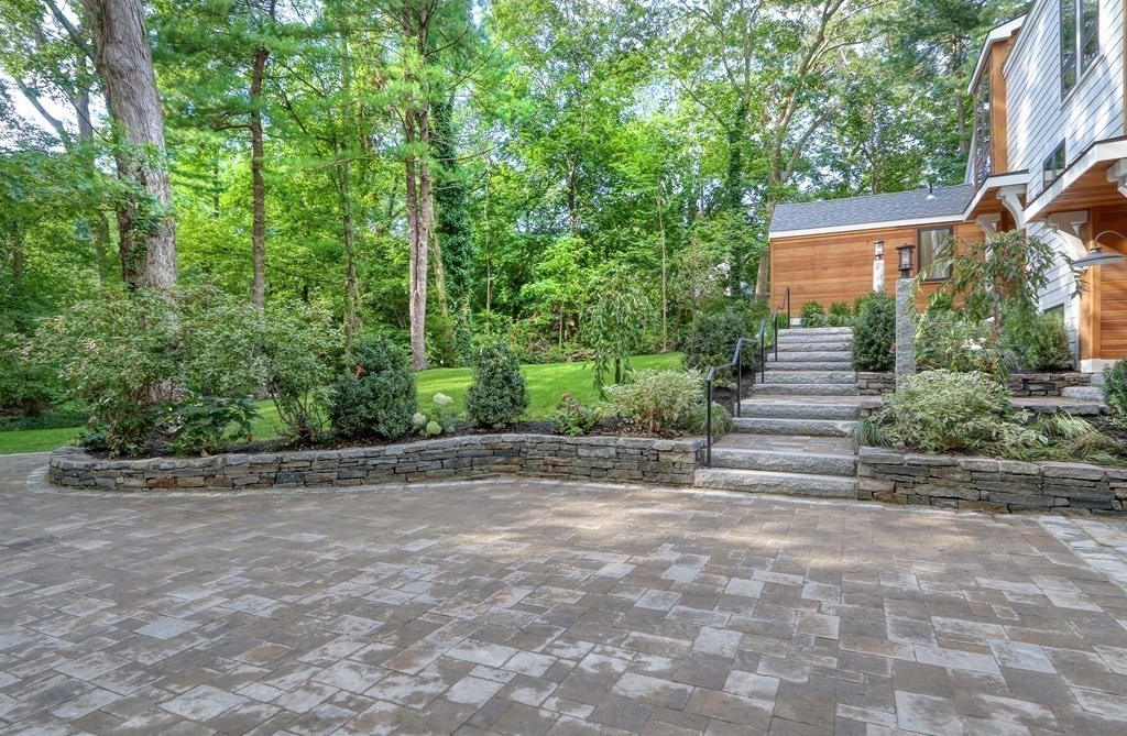 18 Lanark Road Wellesley, MA 02481 - Photo 7 of 42