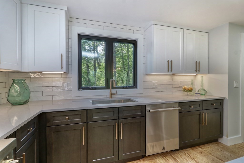 18 Lanark Road Wellesley, MA 02481 - Photo 10 of 42